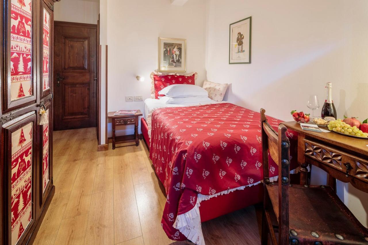 Hotel Panda Cortina- Ricarica Auto Elettriche กอร์ตินาดัมเปซโซ ภายนอก รูปภาพ