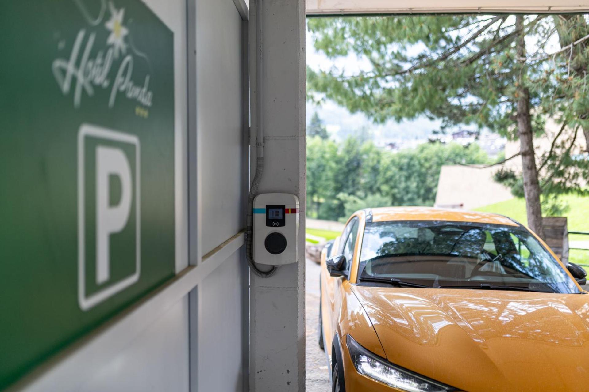 Hotel Panda Cortina- Ricarica Auto Elettriche กอร์ตินาดัมเปซโซ ภายนอก รูปภาพ