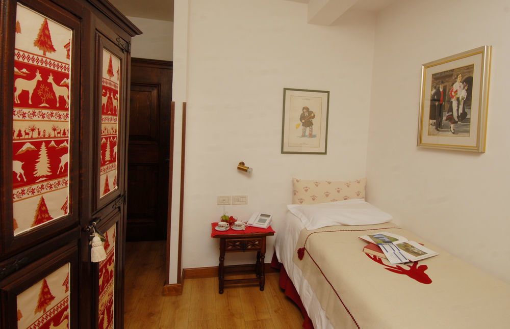 Hotel Panda Cortina- Ricarica Auto Elettriche กอร์ตินาดัมเปซโซ ภายนอก รูปภาพ