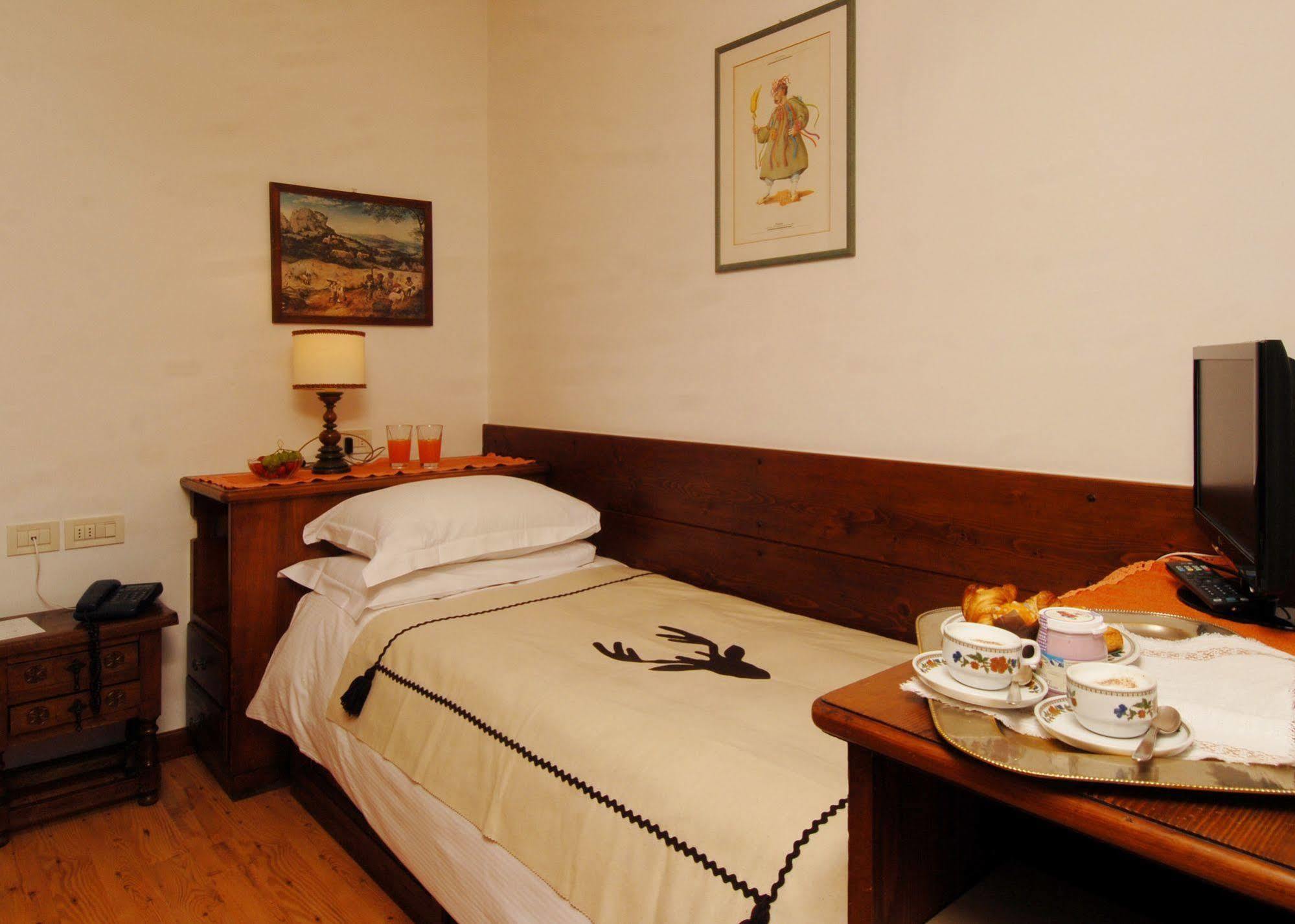 Hotel Panda Cortina- Ricarica Auto Elettriche กอร์ตินาดัมเปซโซ ภายนอก รูปภาพ